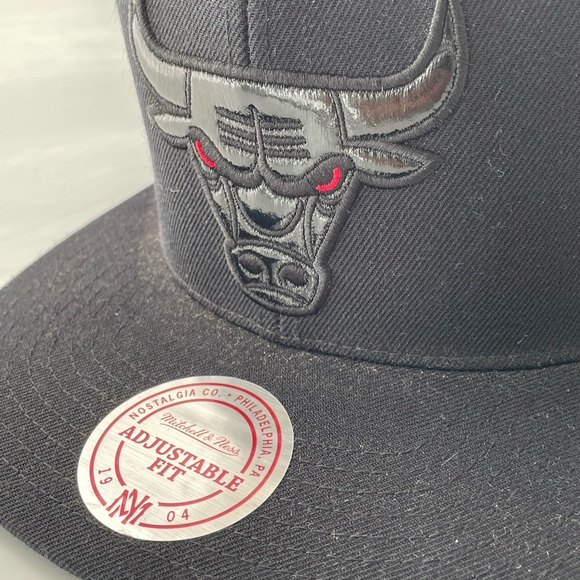 NWT Mitchell & Ness Chicago Bulls 72-10 Snapback - Picture 4 of 7